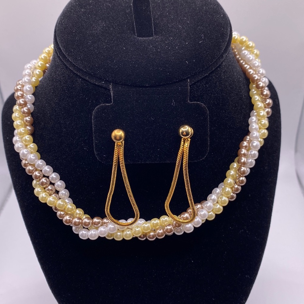 Pearl necklace with earrings set.